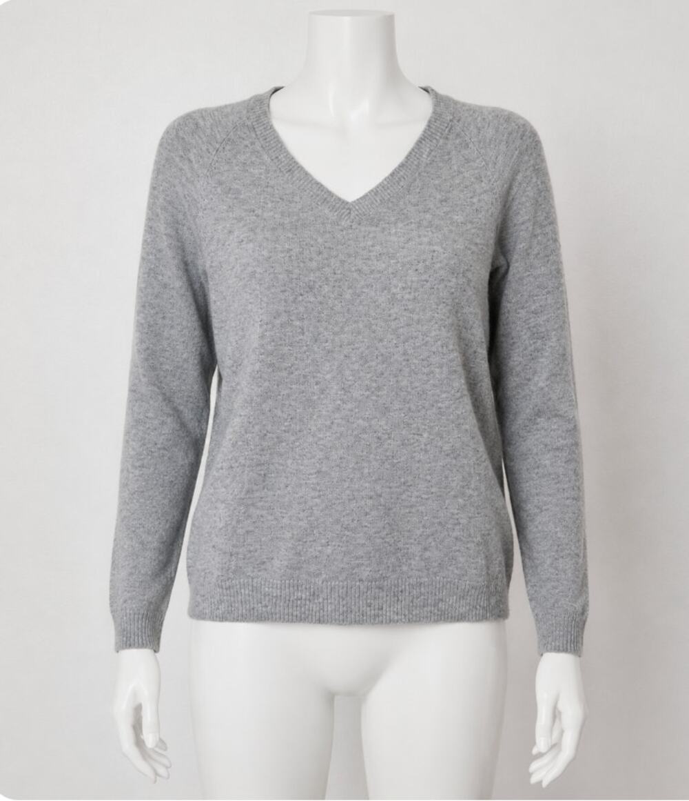 Love Tree Gray V-Neck Long Sleeve Pullover Sweater Banded Hem Thin Jumper Small
